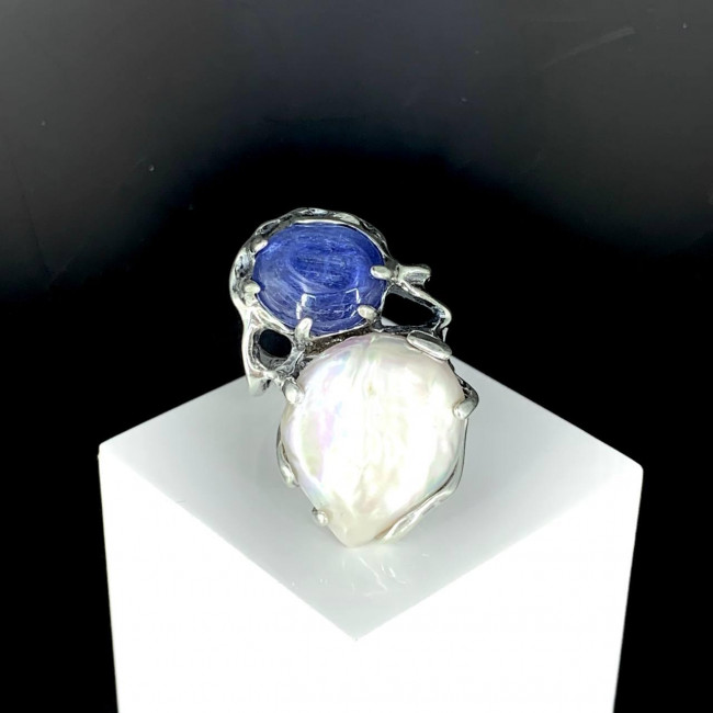 Кольцо к10002 (9.98 г), серебро, белый, синий, жемчуг культ., кианит купить в интернет-магазине Циркон С