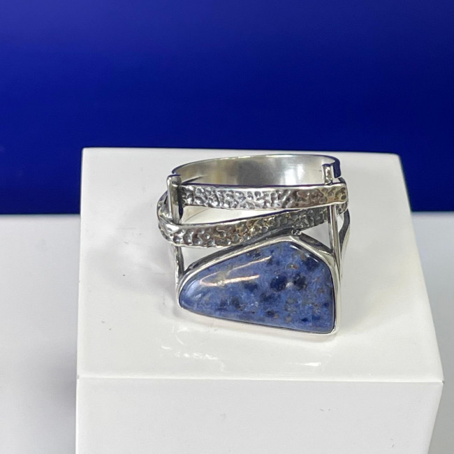 Кольцо к10008 (4.88 г), серебро, синий, содалит купить в интернет-магазине Циркон С