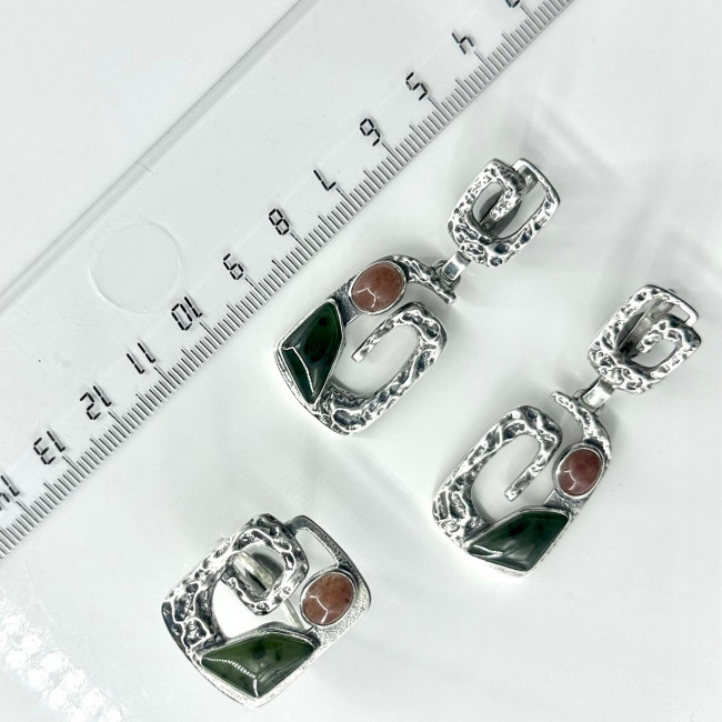 Серьги с10017 (15.87 г), серебро, зеленый, коричневый, нефрит, сердолик купить в интернет-магазине Циркон С