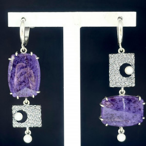 Серьги с10027 (13.01 г), серебро,  Белый, Фиолетовый Кахолонг (Имит), Чароит купить в интернет-магазине Циркон С