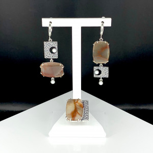 Серьги с10027 (12.50 г), серебро,  Белый, Коричневый Кахолонг (Имит), Халцедон купить в интернет-магазине Циркон С