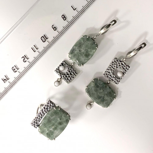 Серьги с10027 (13.07 г), серебро,  Зелено-серый, Белый Жадеит, Кахолонг (Имит) купить в интернет-магазине Циркон С