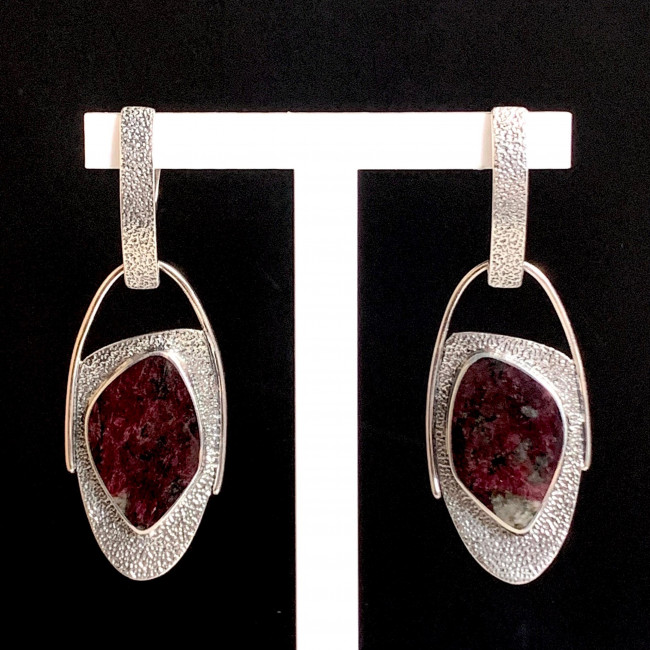 Серьги с10029 (15.73 г), серебро, бордовый, эвдиалит купить в интернет-магазине Циркон С
