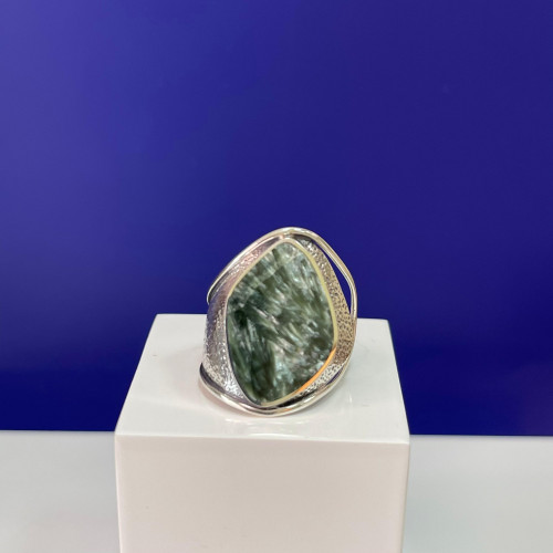 Кольцо к10029 (8.22 г), серебро,  Зеленый Клинохлор купить в интернет-магазине Циркон С