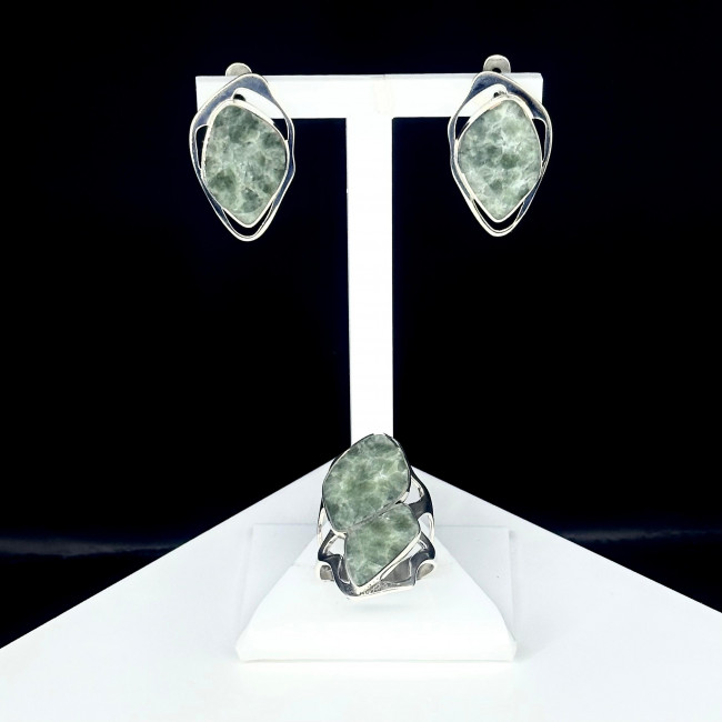 Серьги с10030 (9.98 г), серебро, зеленый, жадеит купить в интернет-магазине Циркон С