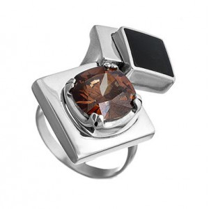 Кольцо из серебра 925 пробы с фианитами к10044