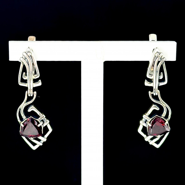 Серьги с10063 (7.78 г), серебро, красный, гранат купить в интернет-магазине Циркон С
