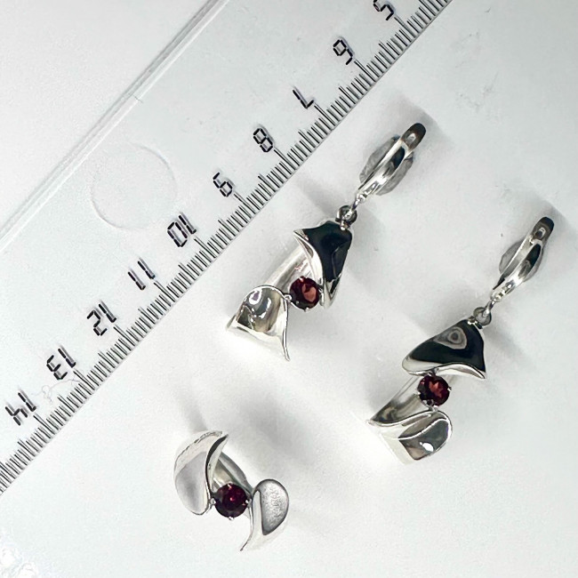 Серьги с10066 (11.37 г), серебро, красный, гранат купить в интернет-магазине Циркон С