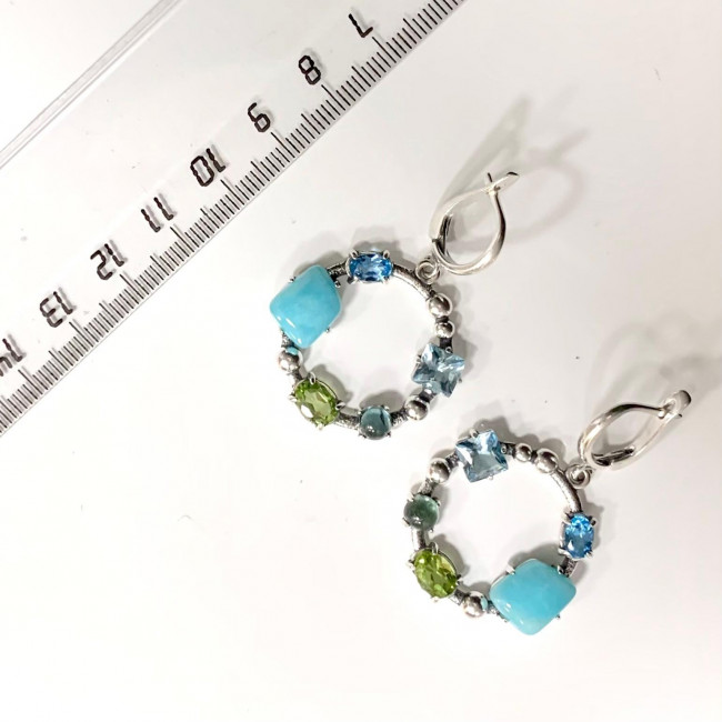 Серьги с10077 (11.49 г), серебро, голубой, зеленый, зелено-желтый, амазонит перу, топаз свисс, топаз скай, турмалин, хризолит купить в интернет-магазине Циркон С