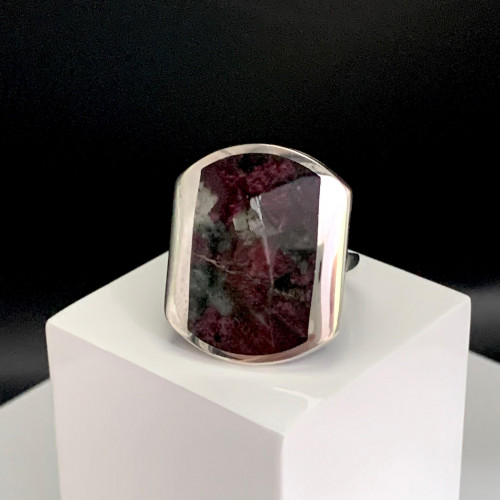 Кольцо к10078 (7.36 г), серебро,  Бордовый Эвдиалит купить в интернет-магазине Циркон С