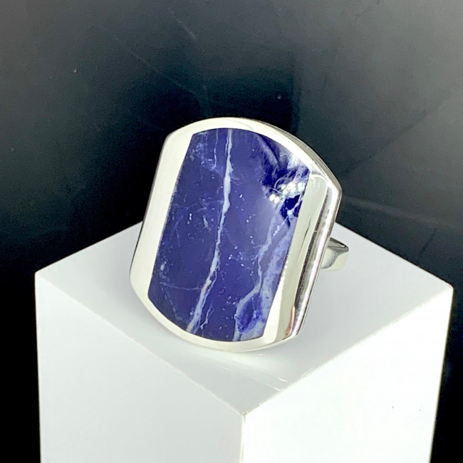 Серебряное кольцо Циркон к10078, синий, содалит Кольцо к10078 (6.91 г), серебро, синий, содалит купить в интернет-магазине Циркон С