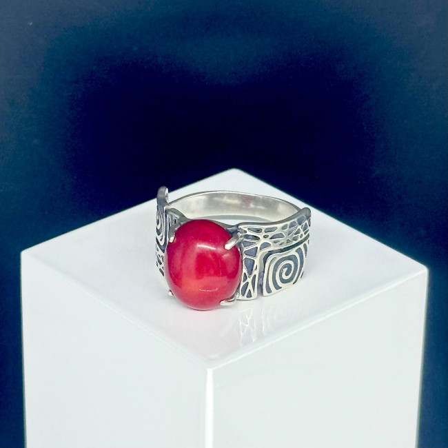 Серебряное кольцо Циркон к10084, красный, коралл Кольцо к10084 (4.25 г), серебро, красный, коралл купить в интернет-магазине Циркон С