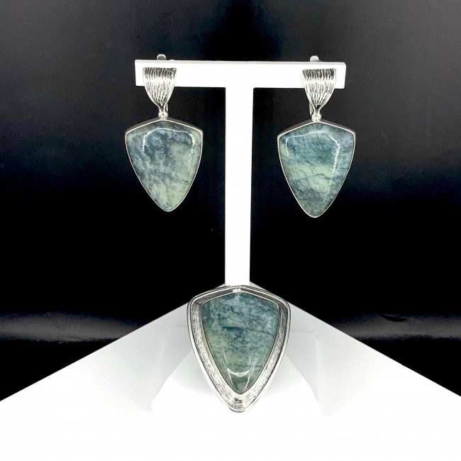 Серьги с10089 (18.09 г), серебро, зелено-белый, жадеит купить в интернет-магазине Циркон С