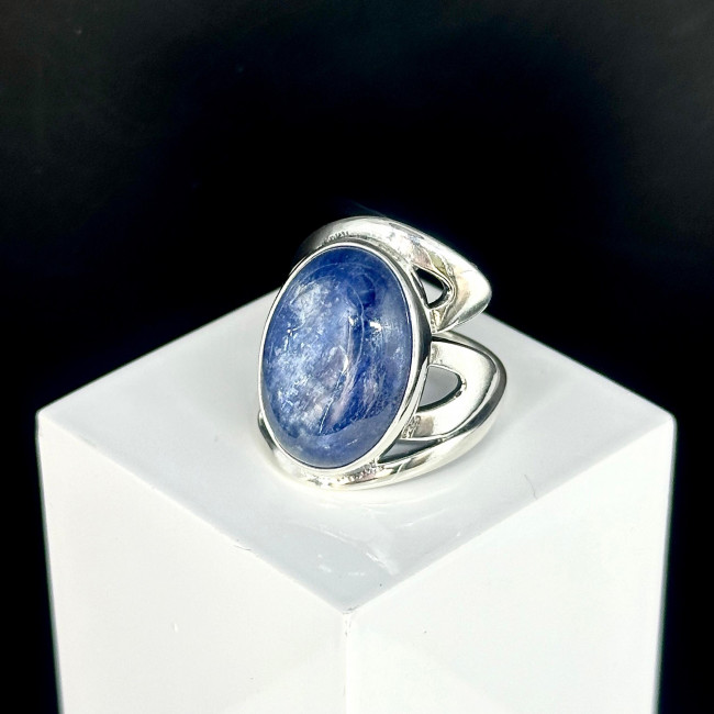 Серебряное кольцо Циркон к10091, синий, кианит Кольцо к10091 (8.74 г), серебро, синий, кианит купить в интернет-магазине Циркон С