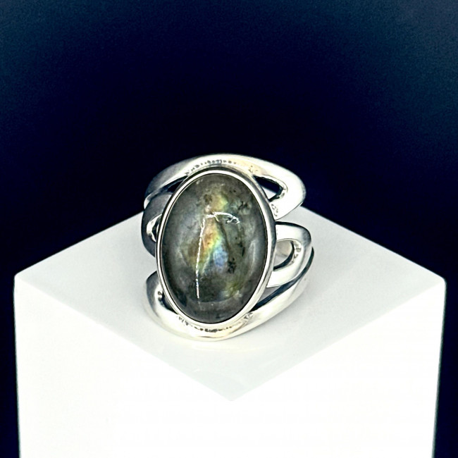 Серебряное кольцо Циркон к10091, зеленый, лабрадор Кольцо к10091 (7.34 г), серебро, зеленый, лабрадор купить в интернет-магазине Циркон С