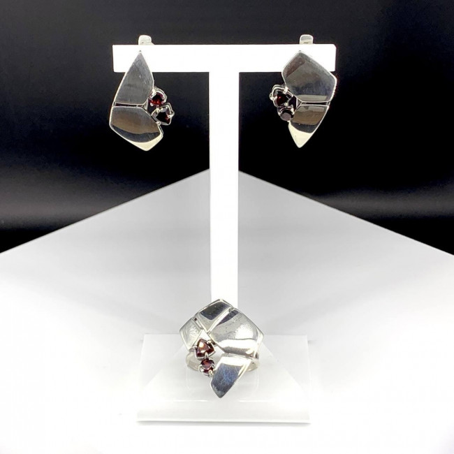 Серьги с10099 (9.30 г), серебро, красный, гранат купить в интернет-магазине Циркон С
