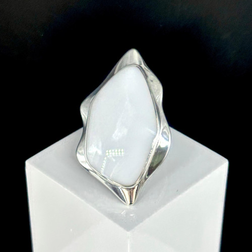 Кольцо к10100 (7.62 г), серебро,  Белый Кахолонг (Имит) купить в интернет-магазине Циркон С