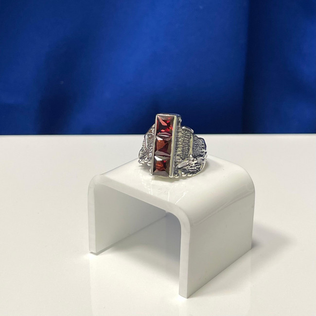 Кольцо к10103 (6.95 г), серебро, красный, гранат купить в интернет-магазине Циркон С