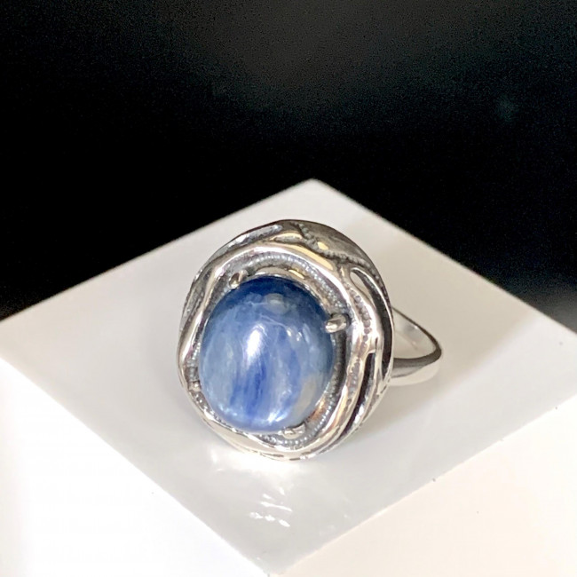 Кольцо к10109 (5.50 г), серебро, синий, кианит купить в интернет-магазине Циркон С