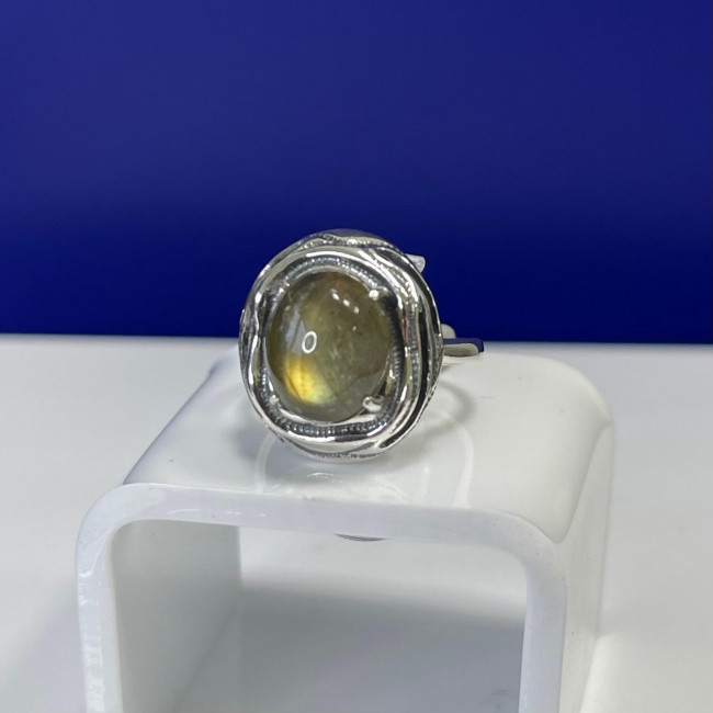 Кольцо к10109 (5.32 г), серебро, зеленый, лабрадор купить в интернет-магазине Циркон С