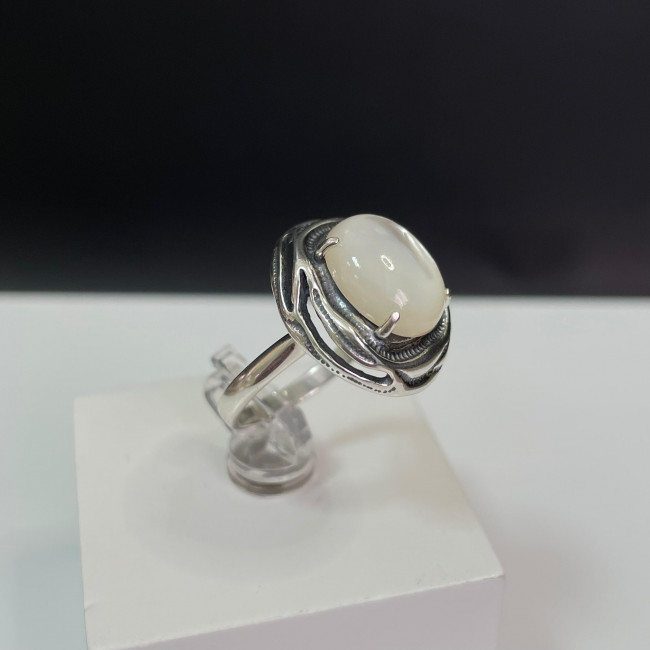 Кольцо к10109 (4.62 г), серебро, белый, перламутр купить в интернет-магазине Циркон С