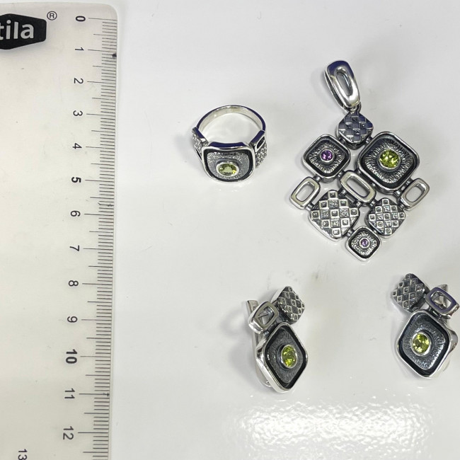 Серьги с10113 (12.76 г), серебро, зелено-желтый, хризолит купить в интернет-магазине Циркон С