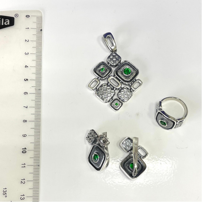 Серьги с10113 (12.81 г), серебро, зеленый, кварц (имит) купить в интернет-магазине Циркон С