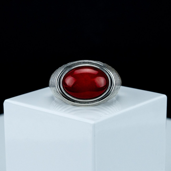 Серебряное кольцо Циркон к10129, красный, коралл Кольцо к10129 (6.82 г), серебро, красный, коралл купить в интернет-магазине Циркон С