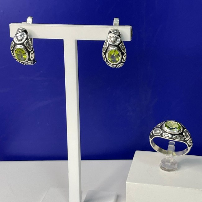 Серьги с10130 (9.20 г), серебро, зелено-желтый, хризолит купить в интернет-магазине Циркон С