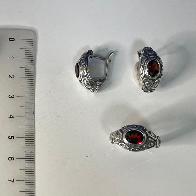 Серьги с10130 (9.46 г), серебро, красный, гранат купить в интернет-магазине Циркон С