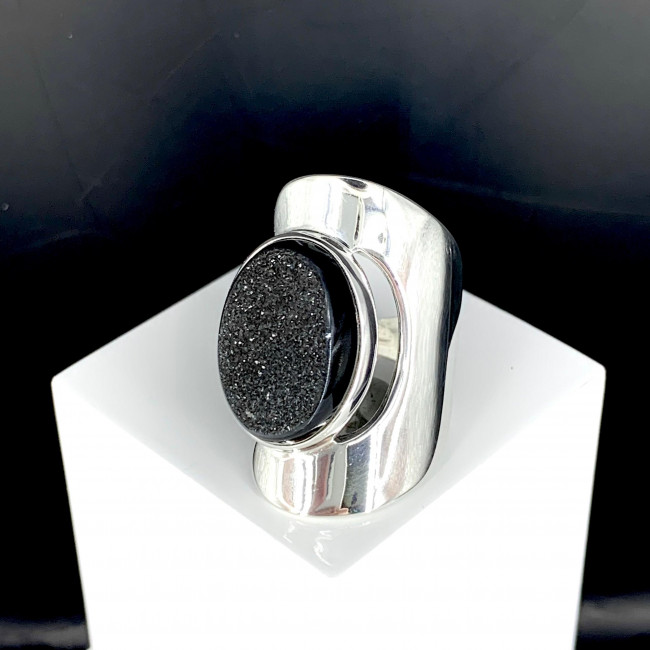 Серебряное кольцо Циркон к10137, серый, агат друза Кольцо к10137 (8.04 г), серебро, серый, агат друза купить в интернет-магазине Циркон С
