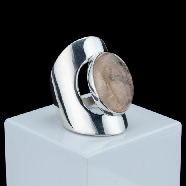 Серебряное кольцо Циркон к10137, розовый, морганит Кольцо к10137 (9.06 г), серебро, розовый, морганит купить в интернет-магазине Циркон С