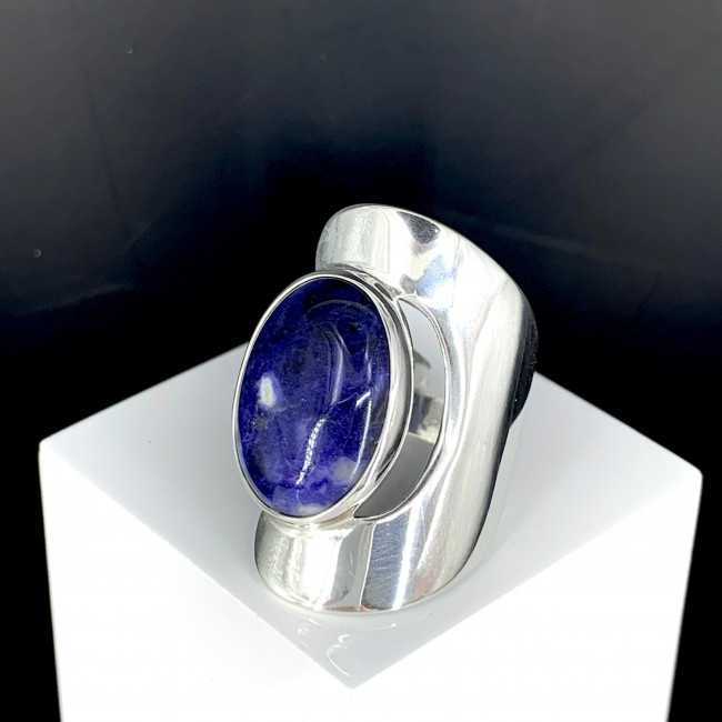 Серебряное кольцо Циркон к10137, синий, содалит Кольцо к10137 (7.99 г), серебро, синий, содалит купить в интернет-магазине Циркон С