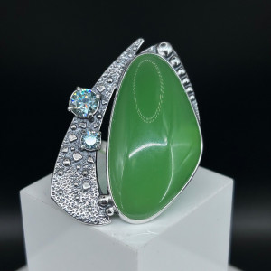 Кольцо из серебра 925 пробы с фианитами к10139
