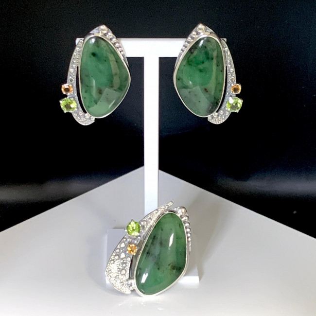 Кольцо к10139 (14.46 г), серебро, зеленый, зелено-желтый, рыжий, нефрит, хризолит, цитрин купить в интернет-магазине Циркон С
