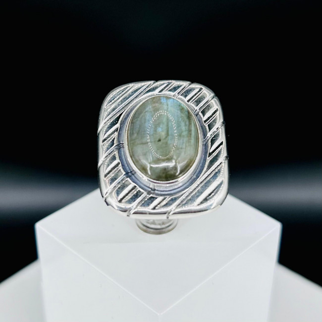 Кольцо к10153 (9.61 г), серебро, зеленый, лабрадор купить в интернет-магазине Циркон С