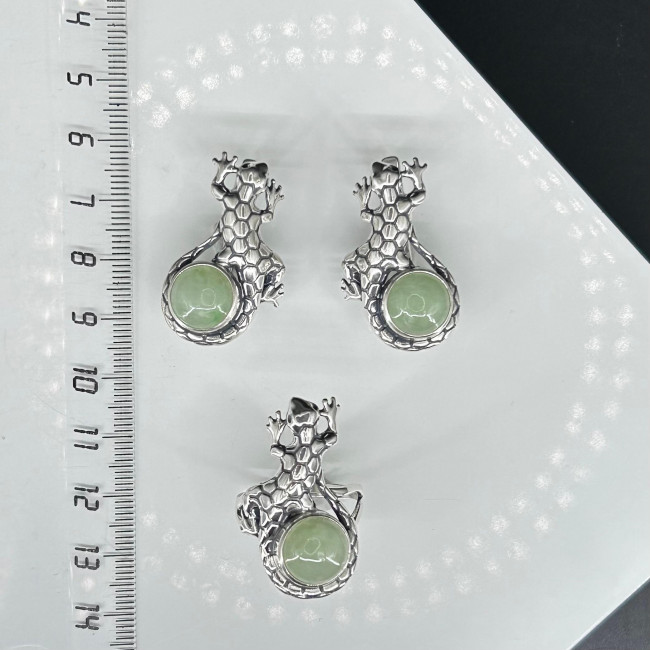 Серьги с10156 (16.96 г), серебро, зеленый, гидрогроссуляр купить в интернет-магазине Циркон С