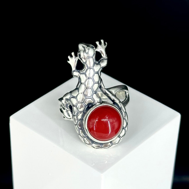 Кольцо к10156 (8.97 г), серебро, красный, коралл (имит) купить в интернет-магазине Циркон С