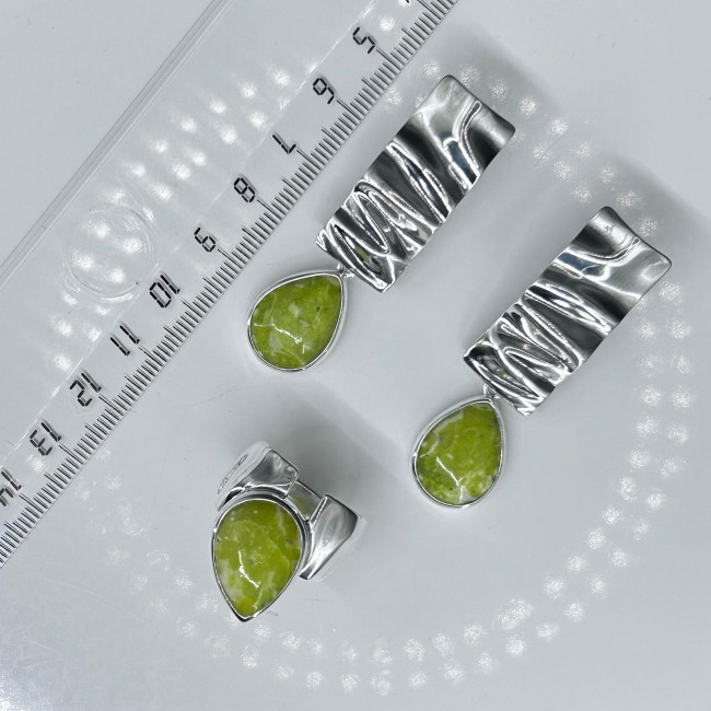 Серьги с10158 (15.92 г), серебро, зелено-желтый, лизардит купить в интернет-магазине Циркон С
