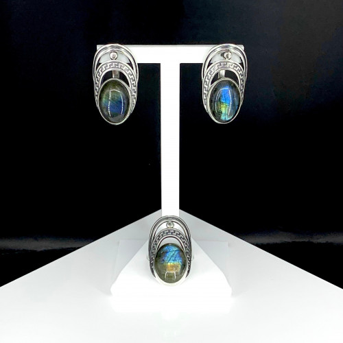 Кольцо к10162 (7.90 г), серебро,  Зеленый Лабрадор купить в интернет-магазине Циркон С