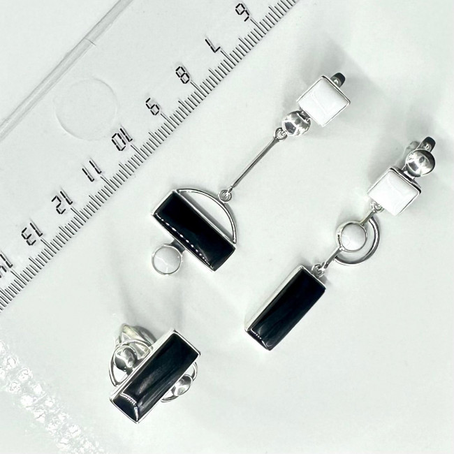 Серьги с10163 (10.82 г), серебро,  Белый, Черный Кахолонг (Имит), Обсидиан (Имит) купить в интернет-магазине Циркон С