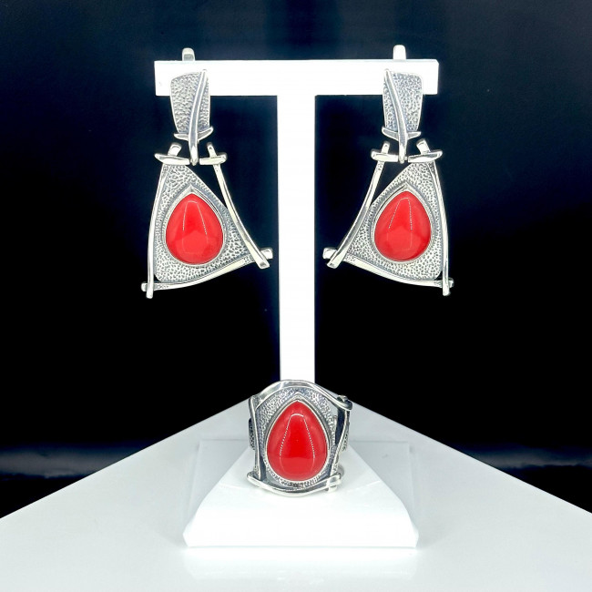 Кольцо к10165 (9.02 г), серебро, красный, коралл (имит) купить в интернет-магазине Циркон С