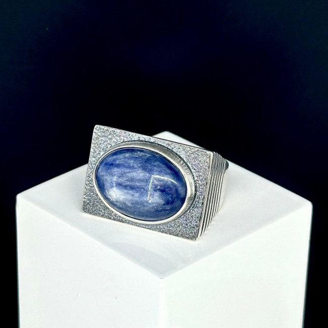 Серебряное кольцо Циркон к10178, синий, кианит Кольцо к10178 (8.60 г), серебро, синий, кианит купить в интернет-магазине Циркон С