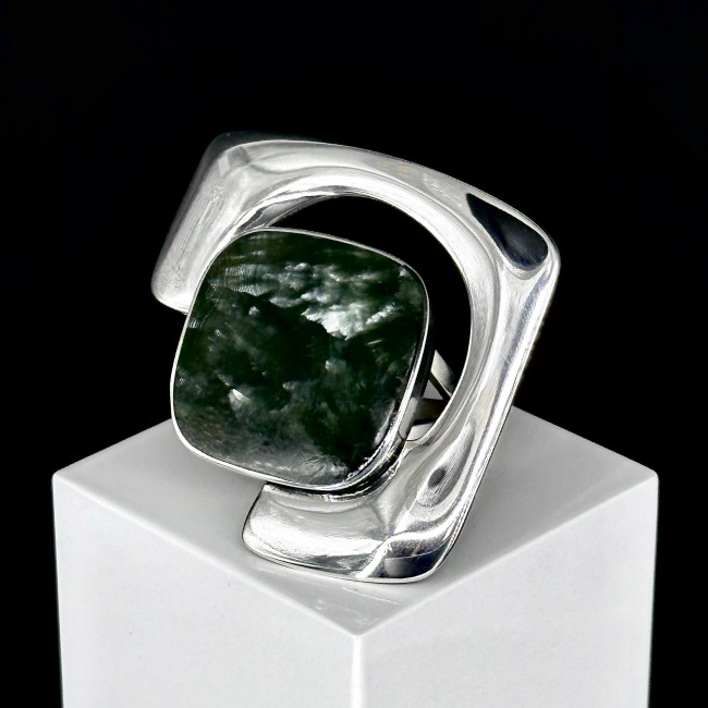 Серебряное кольцо Циркон к10191, зеленый, клинохлор Кольцо к10191 (11.37 г), серебро, зеленый, клинохлор купить в интернет-магазине Циркон С