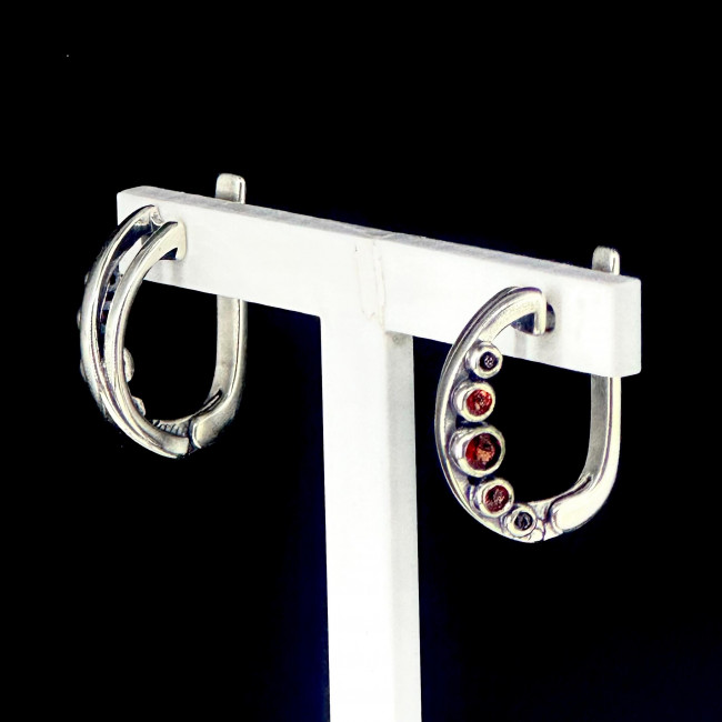 Серьги с10206 (4.95 г), серебро, красный, гранат купить в интернет-магазине Циркон С
