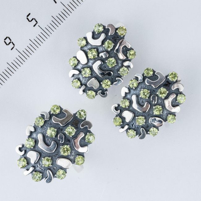 Серьги с10223 (8.59 г), серебро, зелено-желтый, хризолит купить в интернет-магазине Циркон С