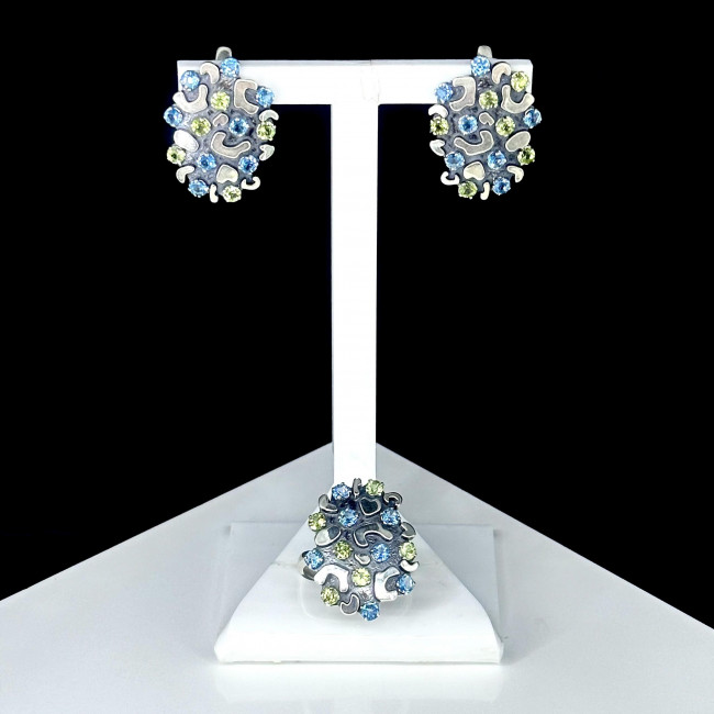 Серьги с10223 (8.56 г), серебро,  Голубой, Зелено-желтый Топаз Свисс, Хризолит купить в интернет-магазине Циркон С