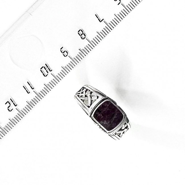 Кольцо к10240 (5.50 г), серебро, фиолетовый, эвдиалит купить в интернет-магазине Циркон С
