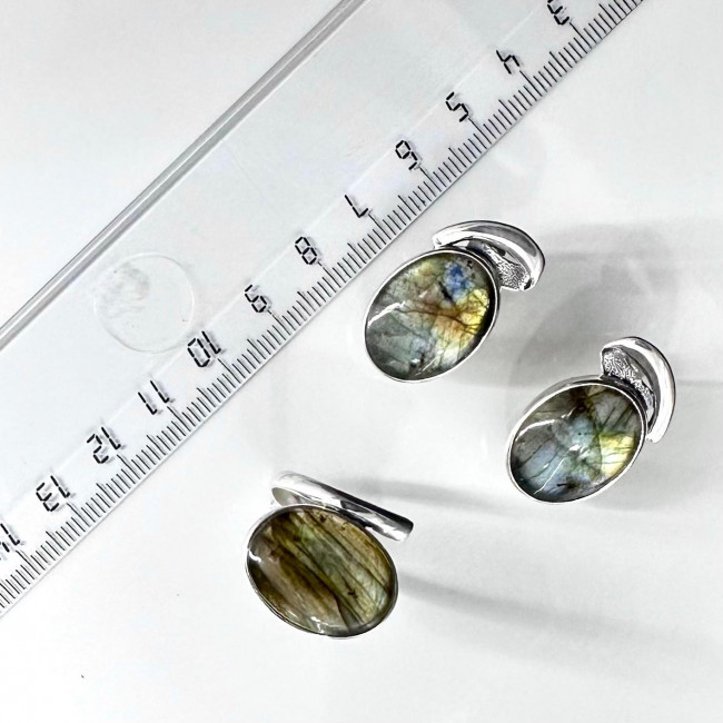 Серебряное кольцо Циркон к10278, зеленый, лабрадор Кольцо к10278 (5.77 г), серебро, зеленый, лабрадор купить в интернет-магазине Циркон С