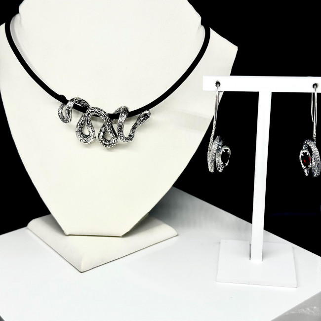 Серьги с10288 (11.28 г), серебро, красный, гранат купить в интернет-магазине Циркон С